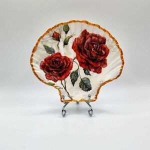 Decoupage Scalloped shell Red Roses